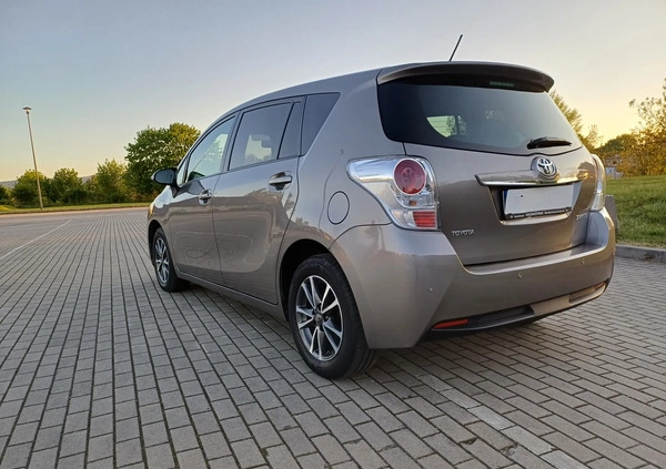 Toyota Verso cena 29900 przebieg: 230000, rok produkcji 2014 z Ostrów Lubelski małe 407